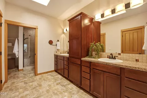 Bath - 20825 Rorick Dr, Bend, OR 97701 photo 1 of 4