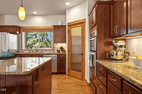 Kitchen - 20825 Rorick Dr, Bend, OR 97701 photo 4 of 5