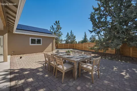 Exterior - 20825 Rorick Dr, Bend, OR 97701 photo 2 of 11