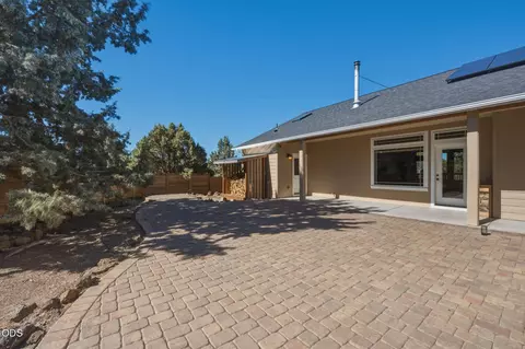 Exterior - 20825 Rorick Dr, Bend, OR 97701 photo 3 of 11