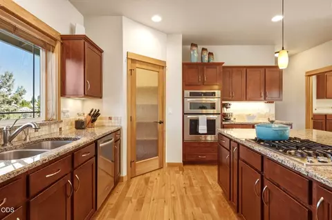 Kitchen - 20825 Rorick Dr, Bend, OR 97701 photo 3 of 5