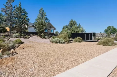 Exterior - 20825 Rorick Dr, Bend, OR 97701 photo 9 of 11