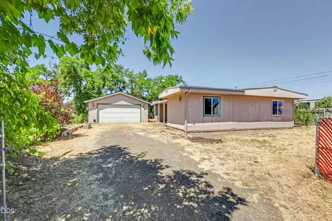 5595 Table Rock Rd, Central Point, OR 97502