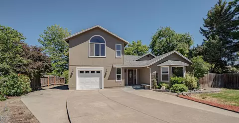 171 Peggy Ln, Talent, OR 97540