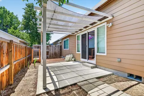 Exterior - 308 Live Oak Loop, Central Point, OR 97502 photo 3 of 5
