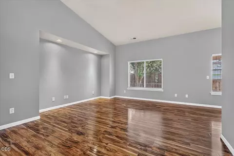 Living - 308 Live Oak Loop, Central Point, OR 97502 photo 2 of 3