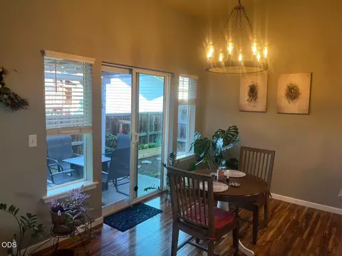 Dining - 308 Live Oak Loop, Central Point, OR 97502 photo 1 of 2