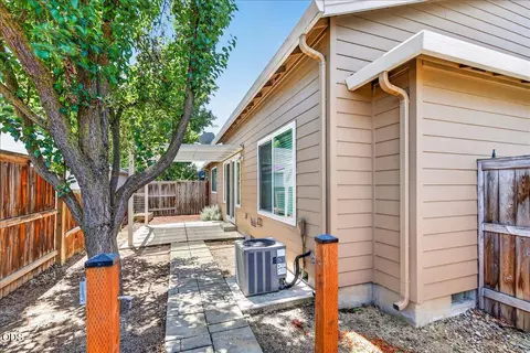 Exterior - 308 Live Oak Loop, Central Point, OR 97502 photo 5 of 5