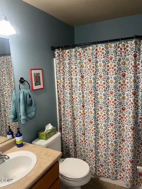 Bath - 308 Live Oak Loop, Central Point, OR 97502 photo 4 of 4