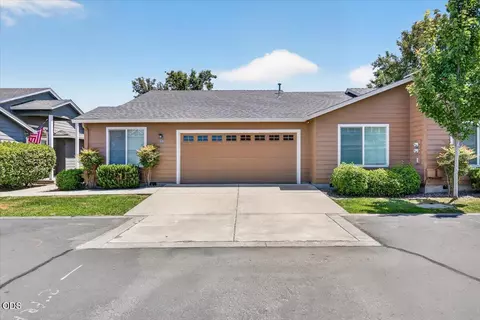 Exterior - 308 Live Oak Loop, Central Point, OR 97502 photo 2 of 5