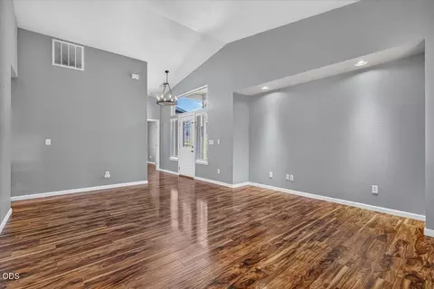 Living - 308 Live Oak Loop, Central Point, OR 97502 photo 3 of 3