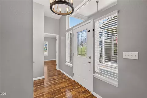 Entry Way - 308 Live Oak Loop, Central Point, OR 97502 photo 1 of 1