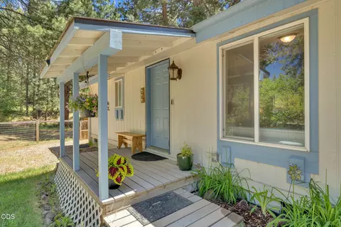 60355 Zuni Cir, Bend, OR 97702