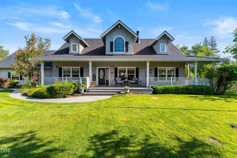 3620 Demaray Dr, Grants Pass, OR 97527