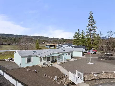 104 Hart Cir, Shady Cove, OR 97539
