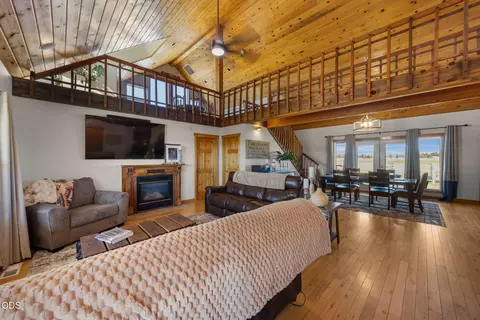 Living - 24605 Dodds Rd, Bend, OR 97701 photo 2 of 3