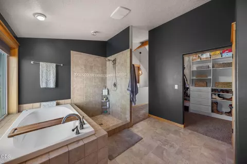 Bath - 24605 Dodds Rd, Bend, OR 97701 photo 3 of 8