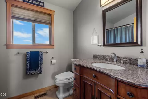 Bath - 24605 Dodds Rd, Bend, OR 97701 photo 8 of 8