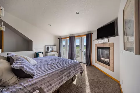 Bedroom - 24605 Dodds Rd, Bend, OR 97701 photo 2 of 4