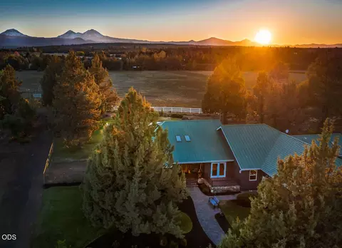 64629 Horseman Ln, Bend, OR 97703