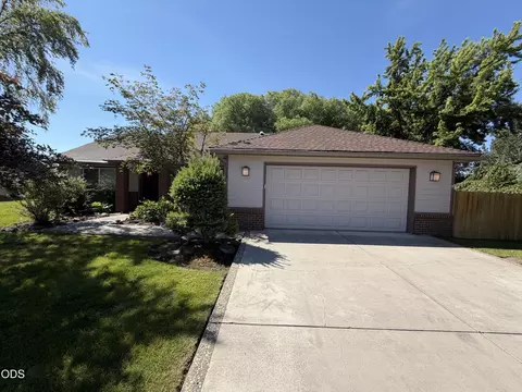 972 Harbor Isle Blvd, Klamath Falls, OR 97601