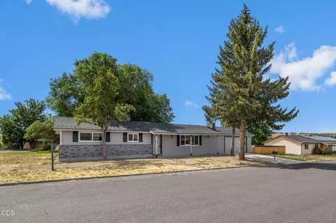 730 NE Lakeside Dr, Madras, OR 97741