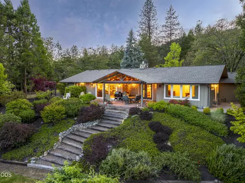 2564 Old Military Rd, Central Point, OR 97502