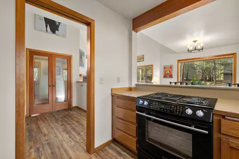 Kitchen - 17894 Red Cedar Ln, Sunriver, OR 97707 photo 2 of 2