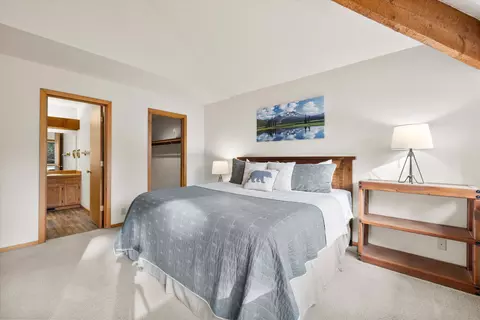 Bedroom - 17894 Red Cedar Ln, Sunriver, OR 97707 photo 6 of 6