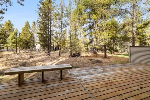 Exterior - 17894 Red Cedar Ln, Sunriver, OR 97707 photo 4 of 12