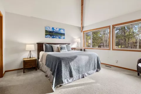 Bedroom - 17894 Red Cedar Ln, Sunriver, OR 97707 photo 5 of 6