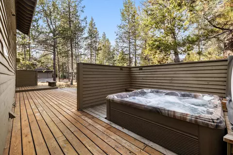 Exterior - 17894 Red Cedar Ln, Sunriver, OR 97707 photo 6 of 12