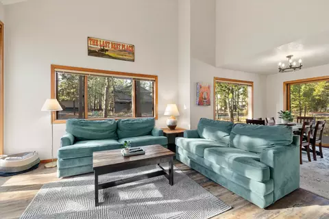 Living - 17894 Red Cedar Ln, Sunriver, OR 97707 photo 3 of 4