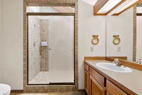 Bath - 17894 Red Cedar Ln, Sunriver, OR 97707 photo 4 of 4