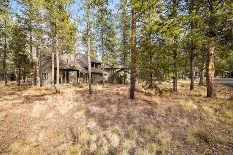 Exterior - 17894 Red Cedar Ln, Sunriver, OR 97707 photo 9 of 12