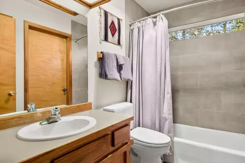 Bath - 17894 Red Cedar Ln, Sunriver, OR 97707 photo 1 of 4