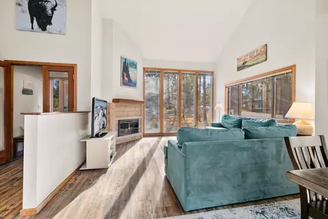 Living - 17894 Red Cedar Ln, Sunriver, OR 97707 photo 1 of 4