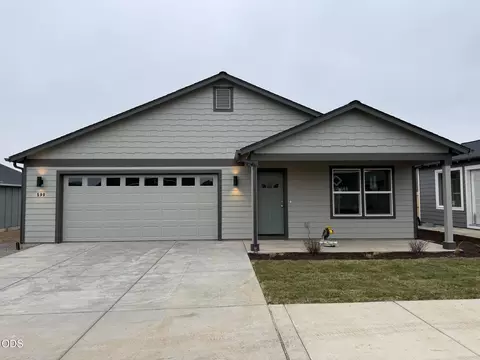640 NE Mitchell St #167, Madras, OR 97741
