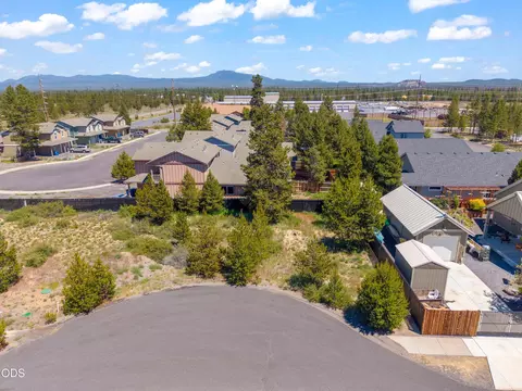 51368 Apache Tears Ct, La Pine, OR 97739