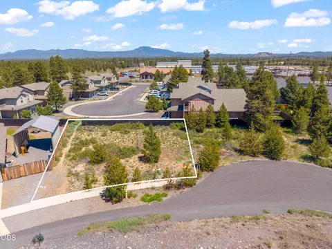 51374 Apache Tears Ct, La Pine, OR 97739