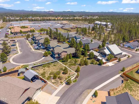 51374 Apache Tears Ct, La Pine, OR 97739 photo 2