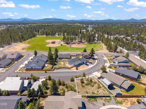 51374 Apache Tears Ct, La Pine, OR 97739 photo 3