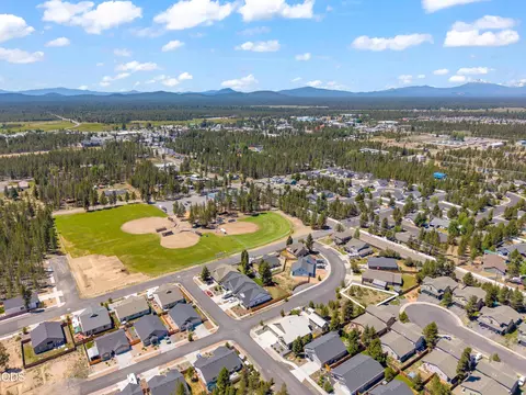 51374 Apache Tears Ct, La Pine, OR 97739 photo 4