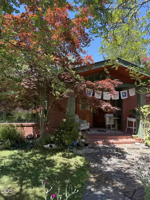 1365 Ponderosa Dr, Ashland, OR 97520