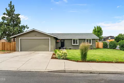833 NW Maple Ct, Redmond, OR 97756