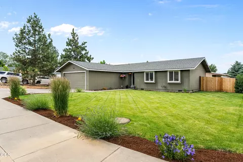 833 NW Maple Ct, Redmond, OR 97756