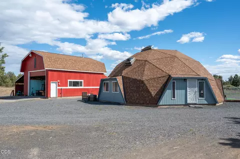 66928 Sagebrush Ln, Bend, OR 97703 photo 2