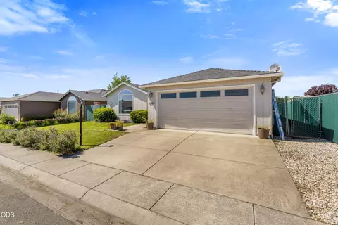 2343 New Haven Dr, Central Point, OR 97502