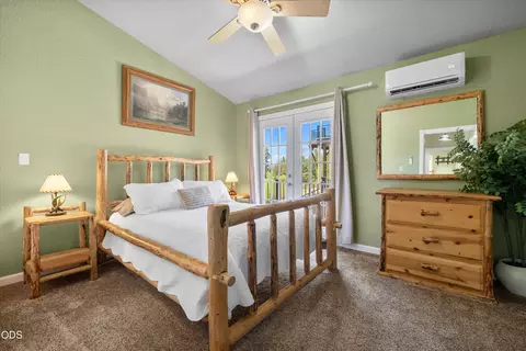 Bedroom - 53345 Riverview Dr, La Pine, OR 97739 photo 2 of 8