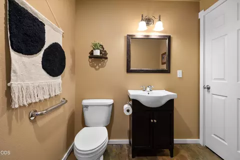 Bath - 53345 Riverview Dr, La Pine, OR 97739 photo 2 of 5